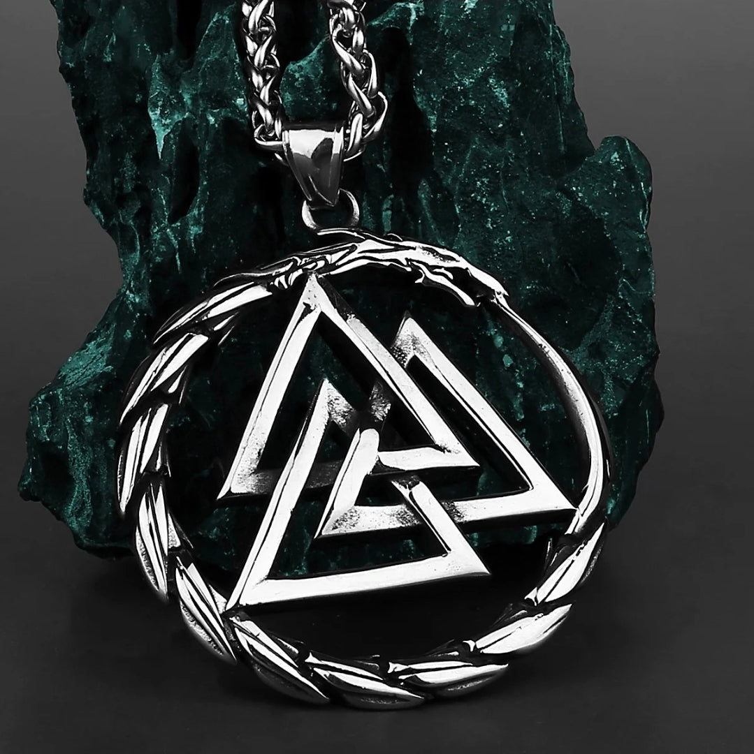 Nordic Alps – „Valknut Warrior“ Edelstahl-Anhänger – Nordischer Kriegerknoten (Kette + Lederband)